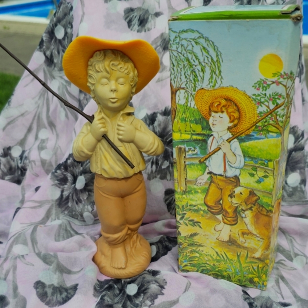 Vintage AVON CATCH-A-FISH Field Flowers Cologne  Fishing Boy Full